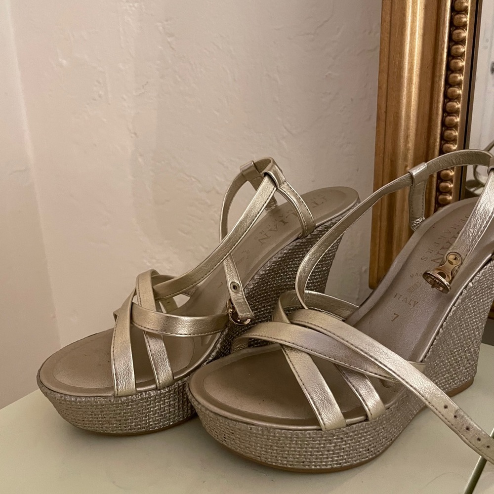 Gold wedges